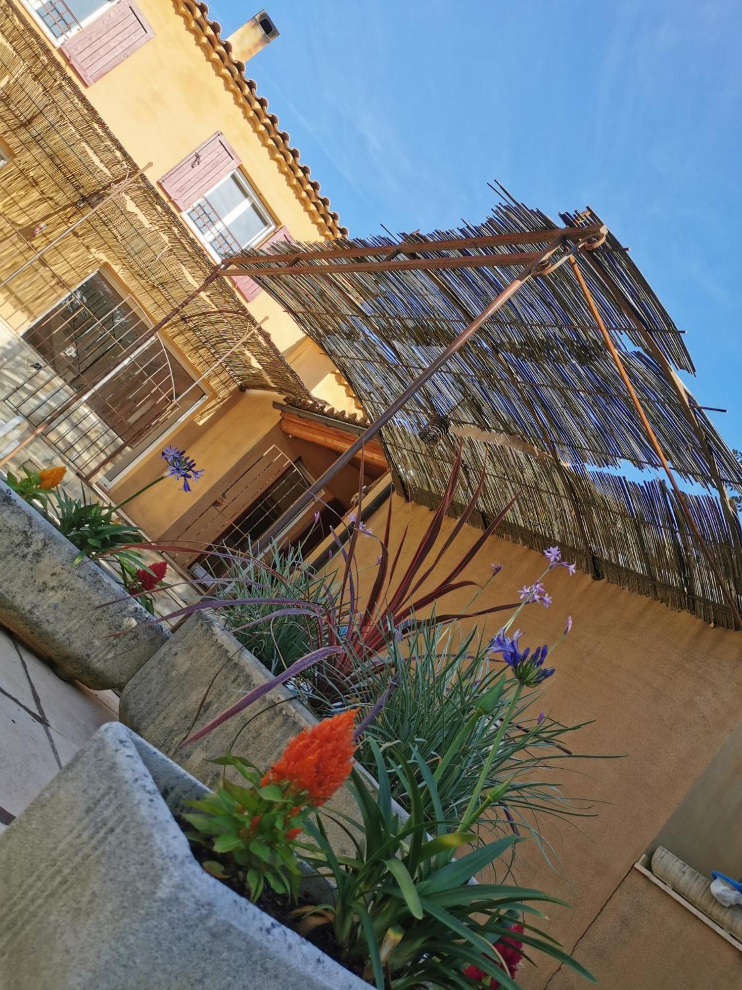 Studio 25M2 Avec Piscine Et Spa, Proche Iter Et Cadarache Daire Valensole Dış mekan fotoğraf