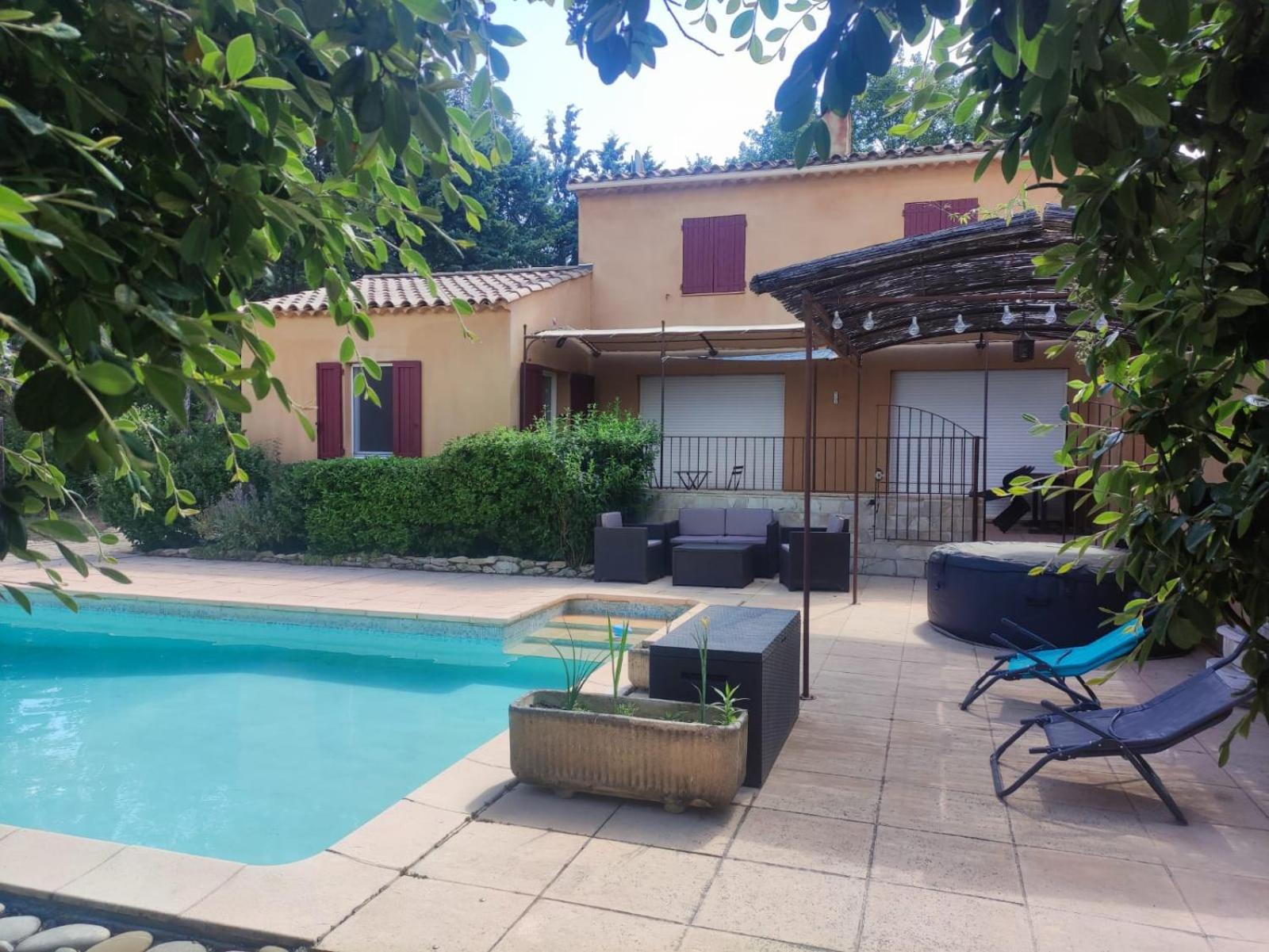Studio 25M2 Avec Piscine Et Spa, Proche Iter Et Cadarache Daire Valensole Dış mekan fotoğraf